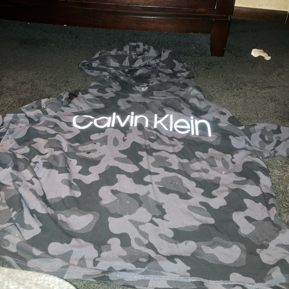 Super cute cute women’s lightweight cotton, Calvin Klein camo hoodie!!!